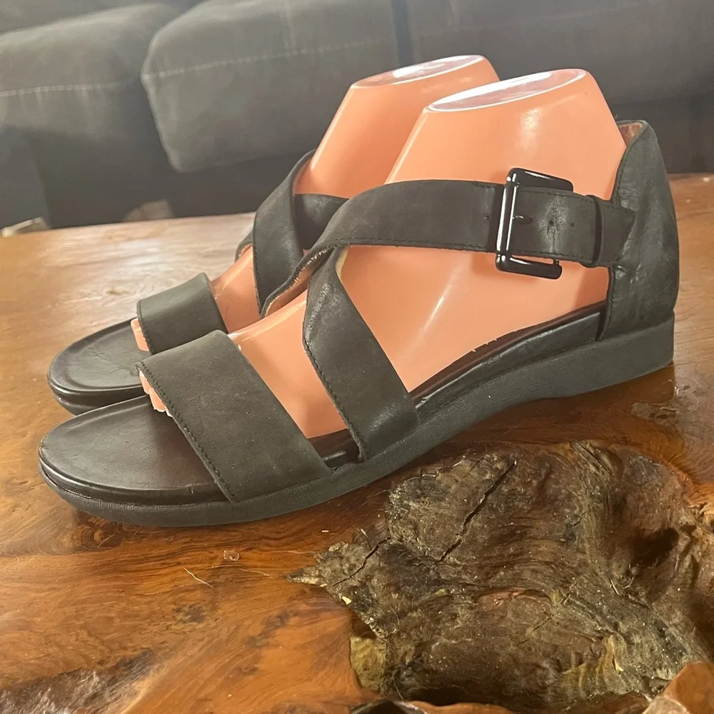 Naturalizer Elliot Black Leather Strappy Sandals – Size 8.5 Wide